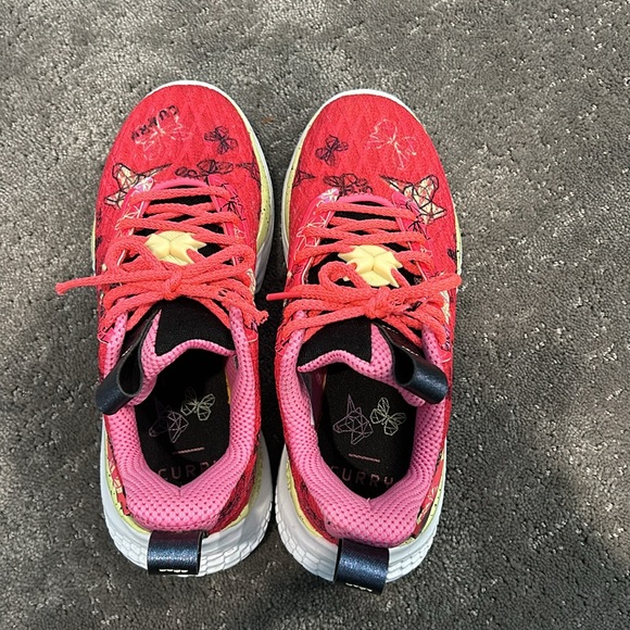 Butterfly Steph Curry shoes. - Picture 3 of 8